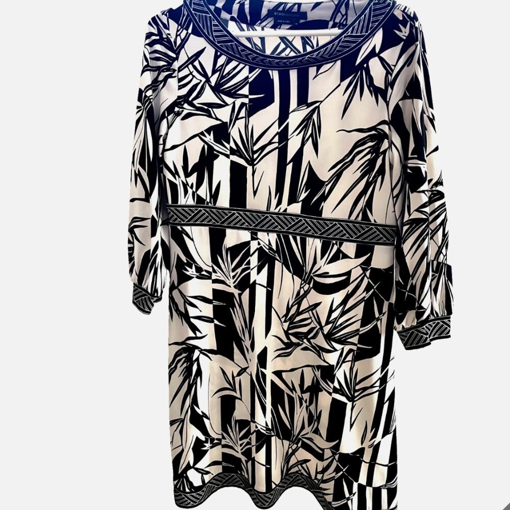 BCBG Max Azria Black and White dress with Bamboo leaves Size Medium Easy to wear